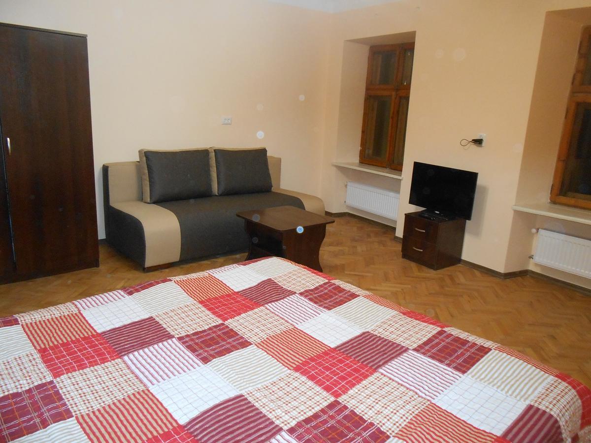 Apartment в центрі на вулиці вірменській 12 є дві спальні двуспальні ліжка