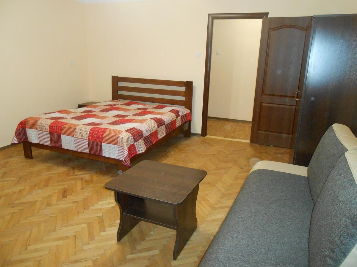 в центрі на вулиці вірменській 12 є дві спальні двуспальні ліжка Apartment *